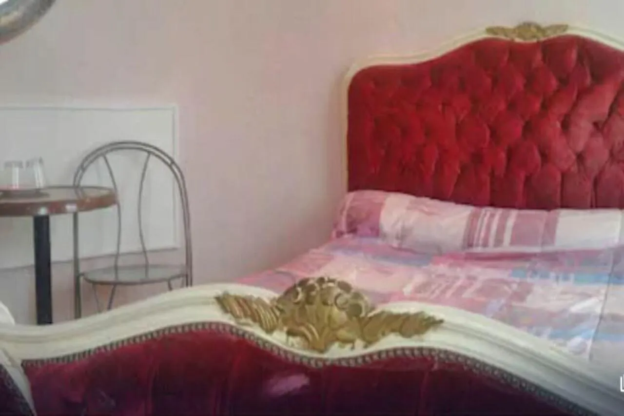 Hotel Le Petit Trianon Paris 2*,  France