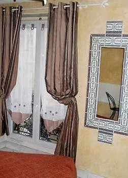 **  Hotel Le Petit Trianon Paris France