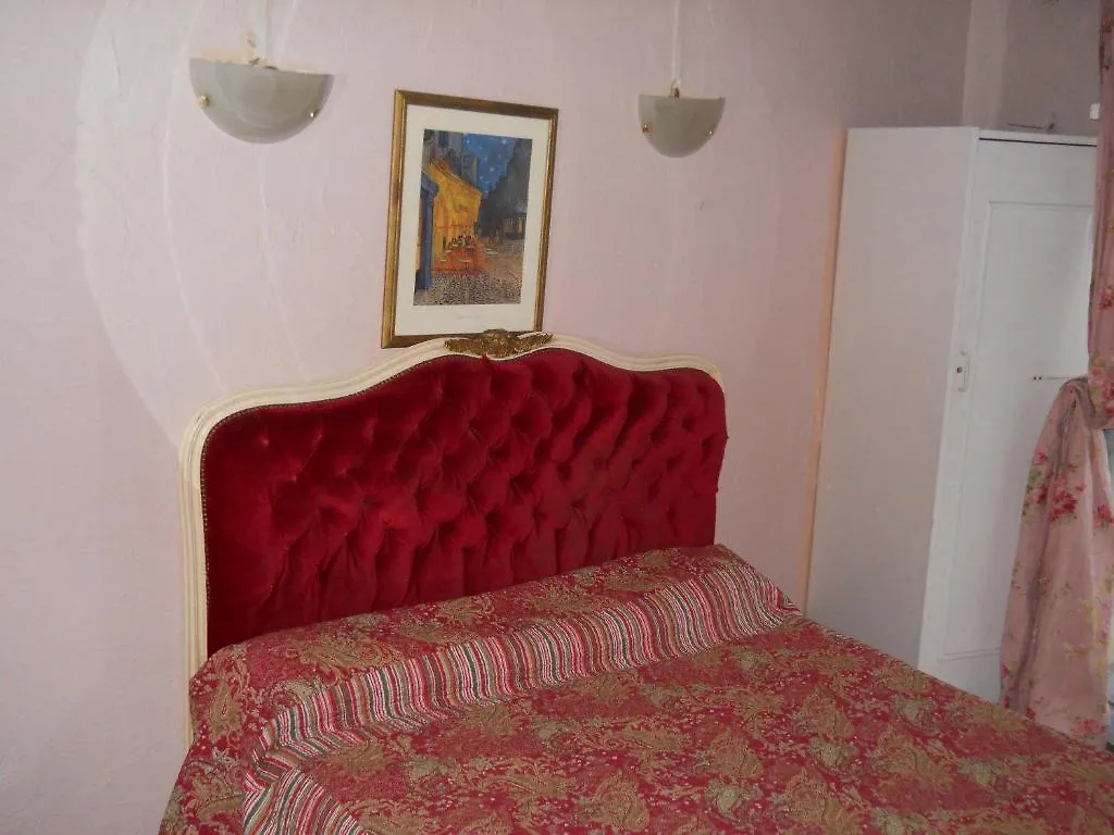 Hotel Le Petit Trianon location