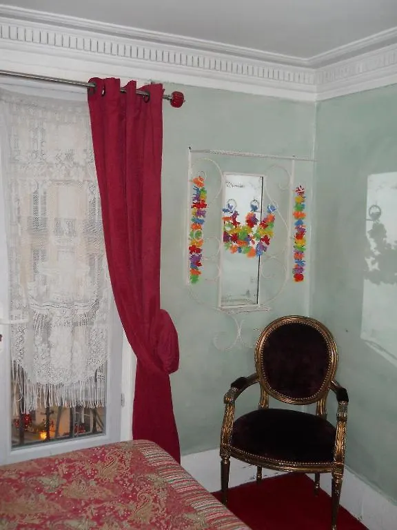 Hotel Le Petit Trianon Paris